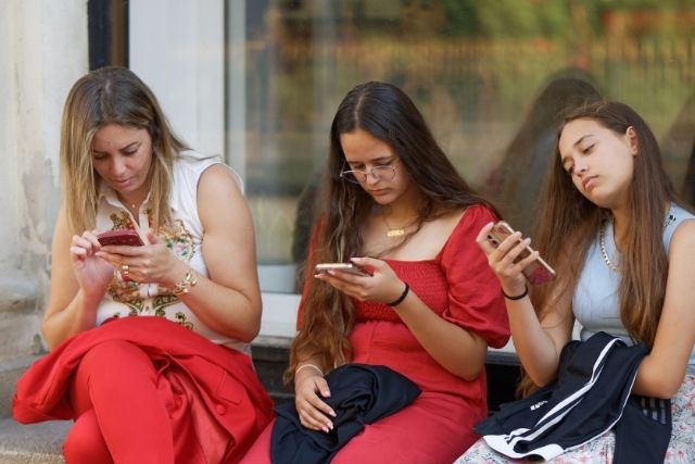 Dopamina redes sociales: cómo afectan a tu autoestima